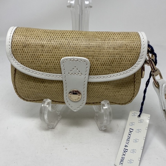 Dooney & Bourke Tan and White Woven Bag - Picture 2 of 13